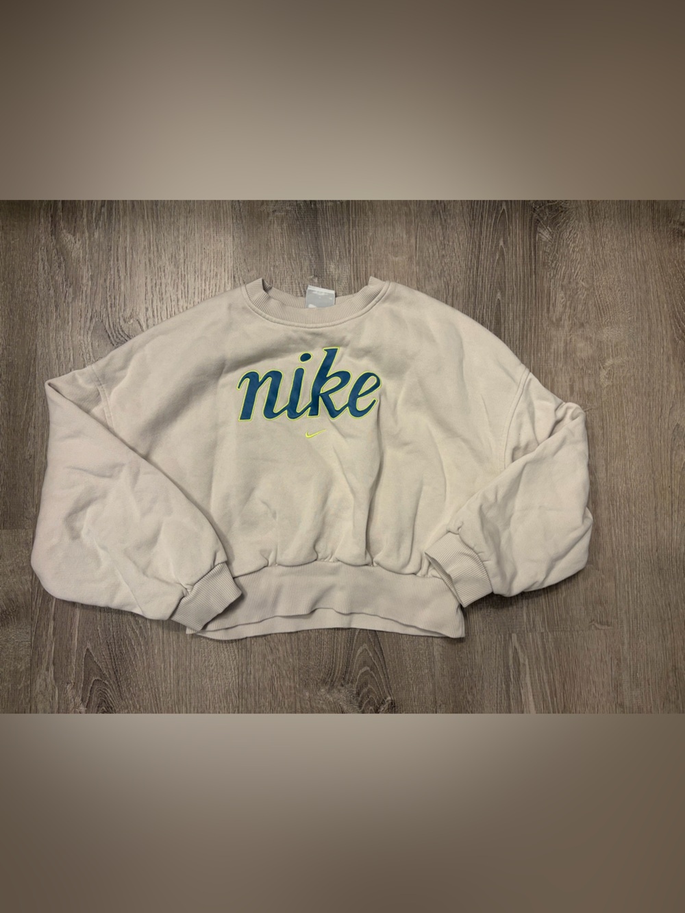 Girl's Nike Gray Cropped Crewneck Sweatshirt- Size Small- Pre-owned